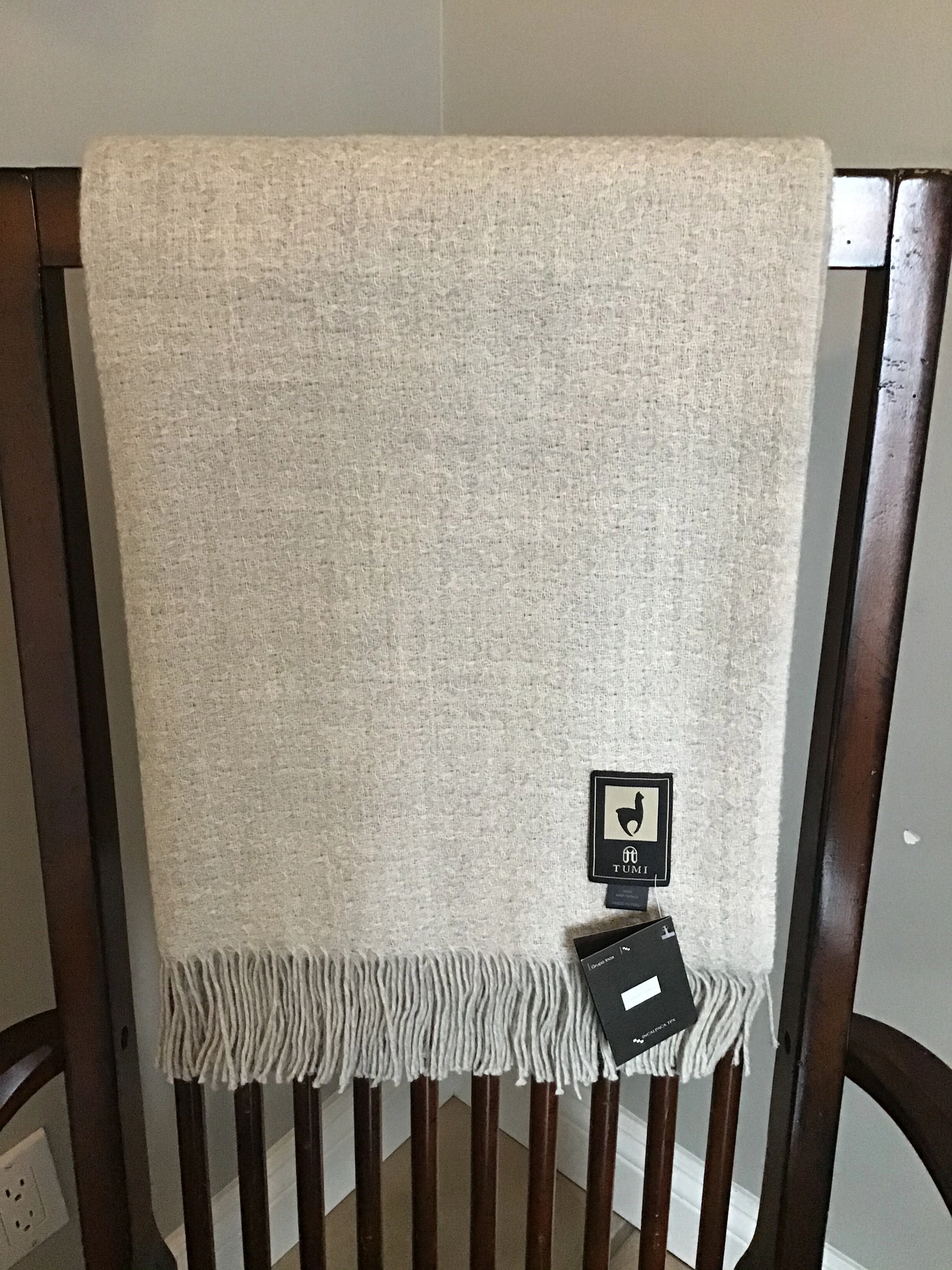 Cozy Cloud: Pure Alpaca Throw Blanket—Wrap Yourself in Luxury and Warmth!