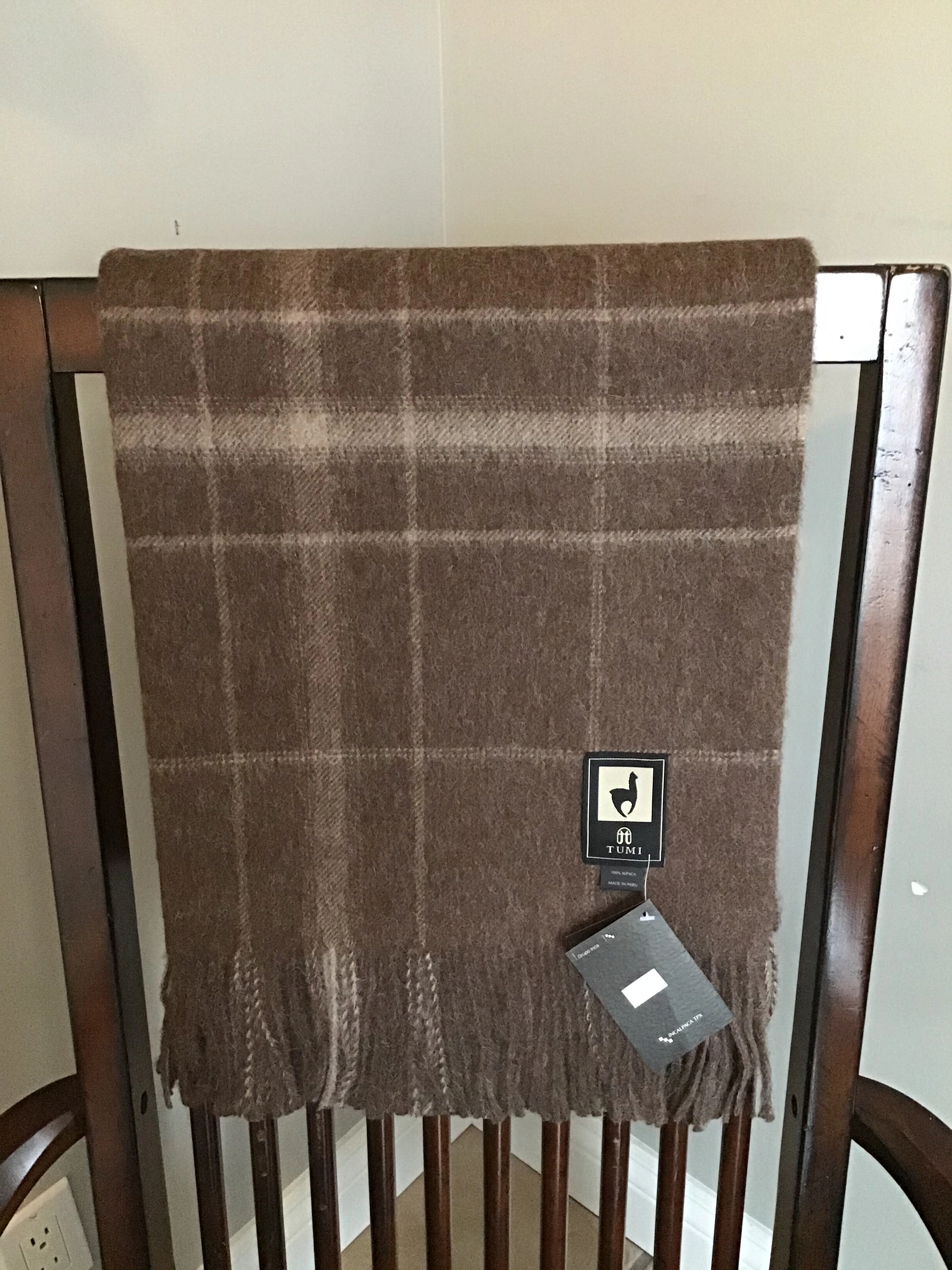 Cozy Clouds: Pure Alpaca Throw. Wrap Yourself in Luxurious Warmth and Comfort.