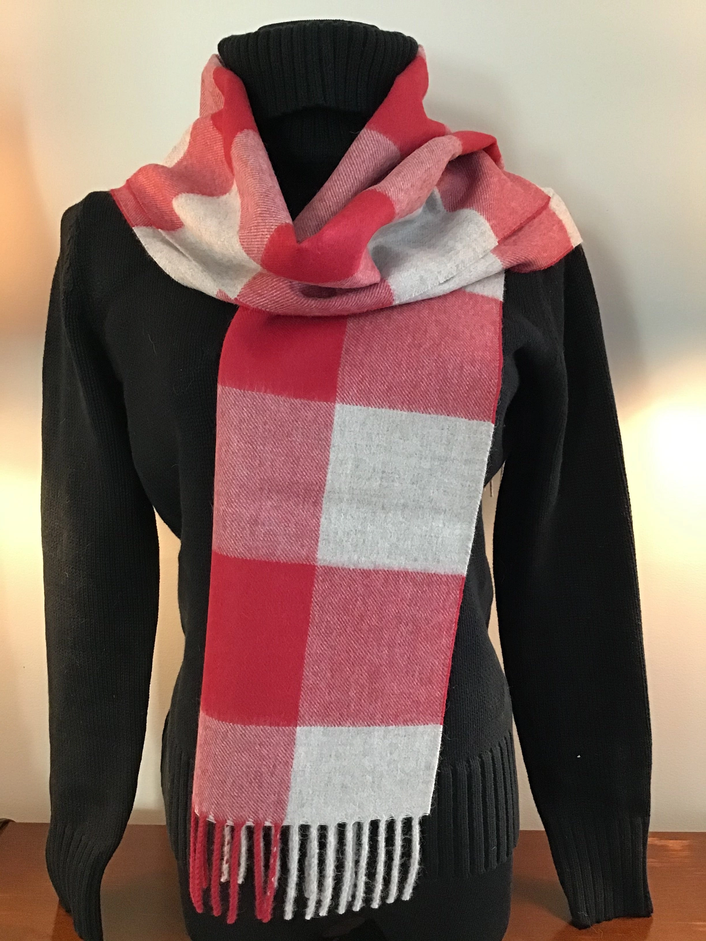 Cozy Alpaca Bliss: Wrap Yourself in Unrivaled Softness & Luxury.